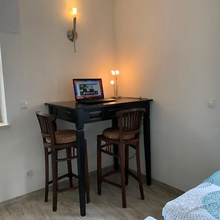 Auf 2 Ebenen Mit Terrasse Und Gartenblick *