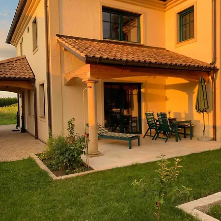 Apartmán Auf 2 Ebenen Mit Terrasse Und Gartenblick Geisenfeld